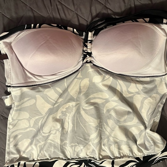 Dana Buchman Black & White Floral Halter Tankini top only (no bottoms) – Size 16 - Picture 9 of 9